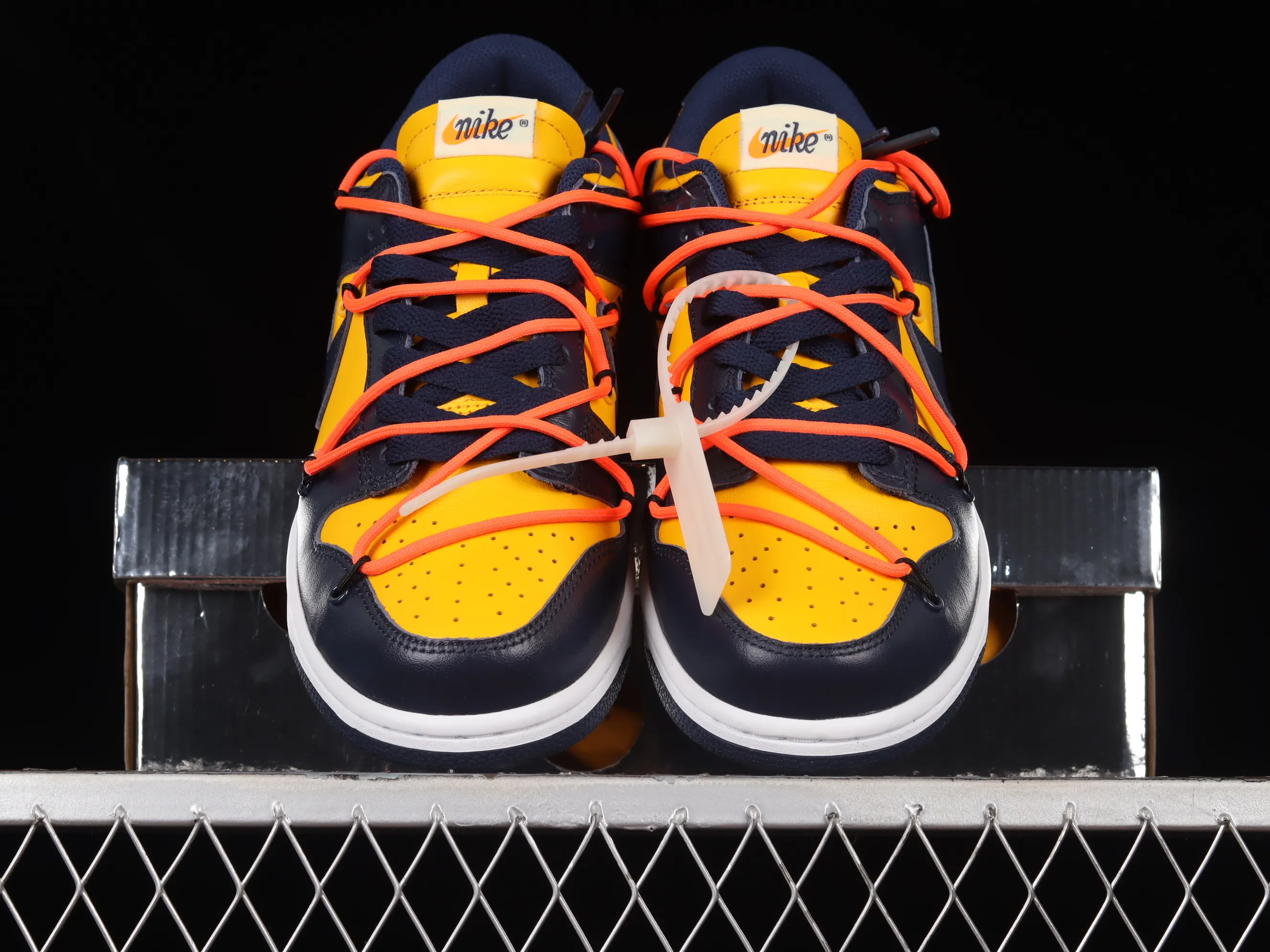 All Categories Nk SB Dunk Series Nk SB Dunk Low Low-top sneakers Pure original version OF x Futura x Dunk OW joint sneakers CT0856-700